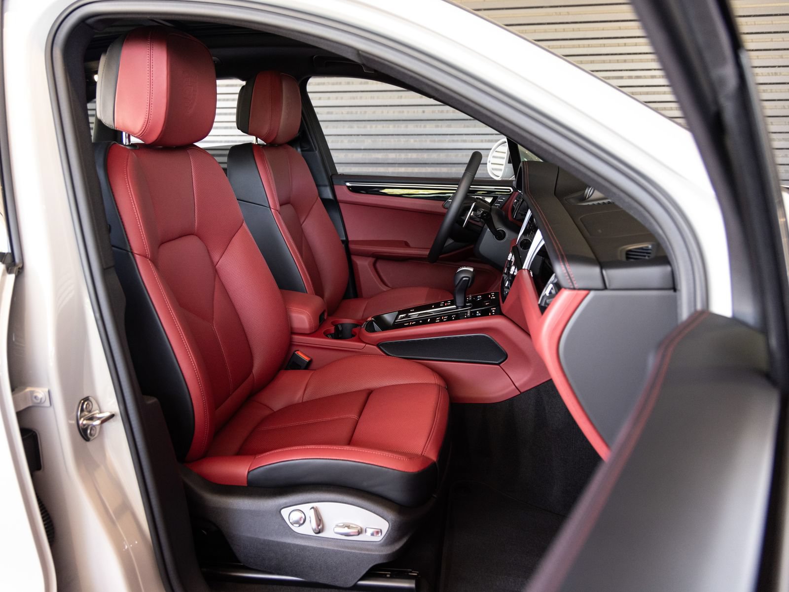 New 2026 Porsche Macan AWD/4WD image 32