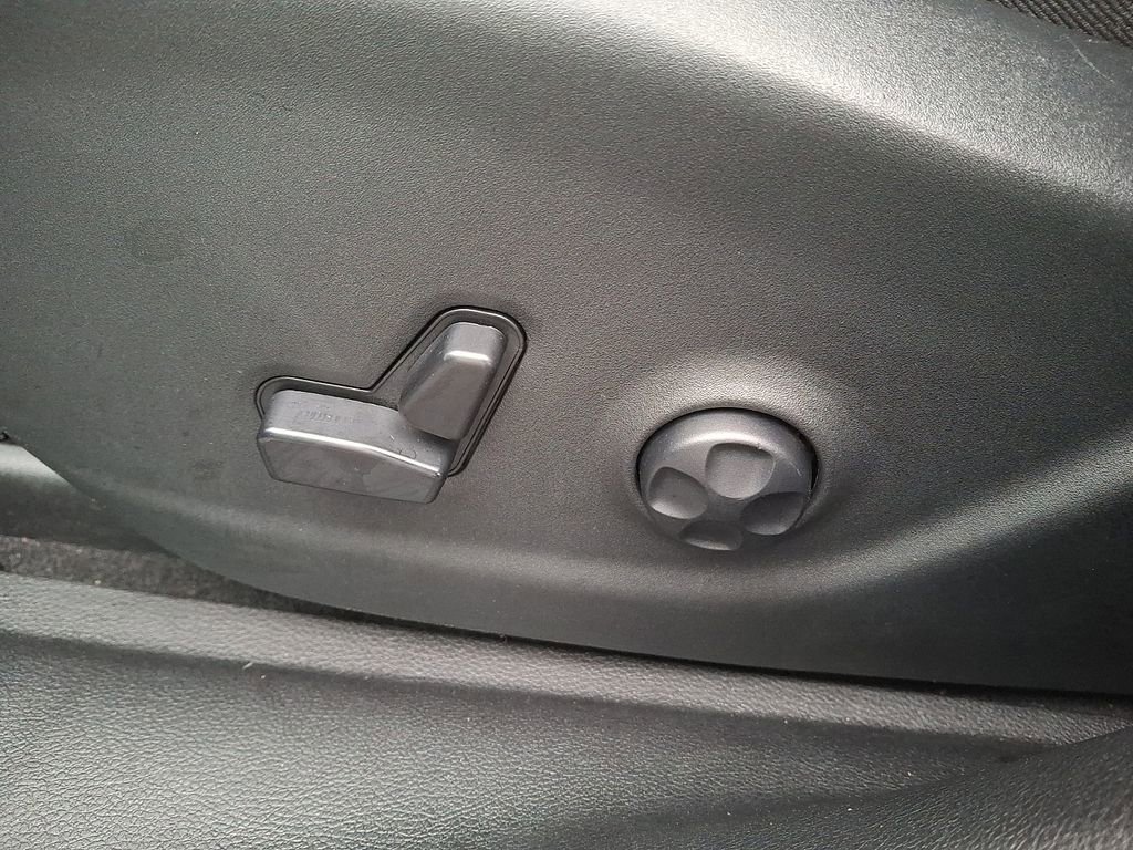 Used 2019 Jeep Cherokee Limited image 10