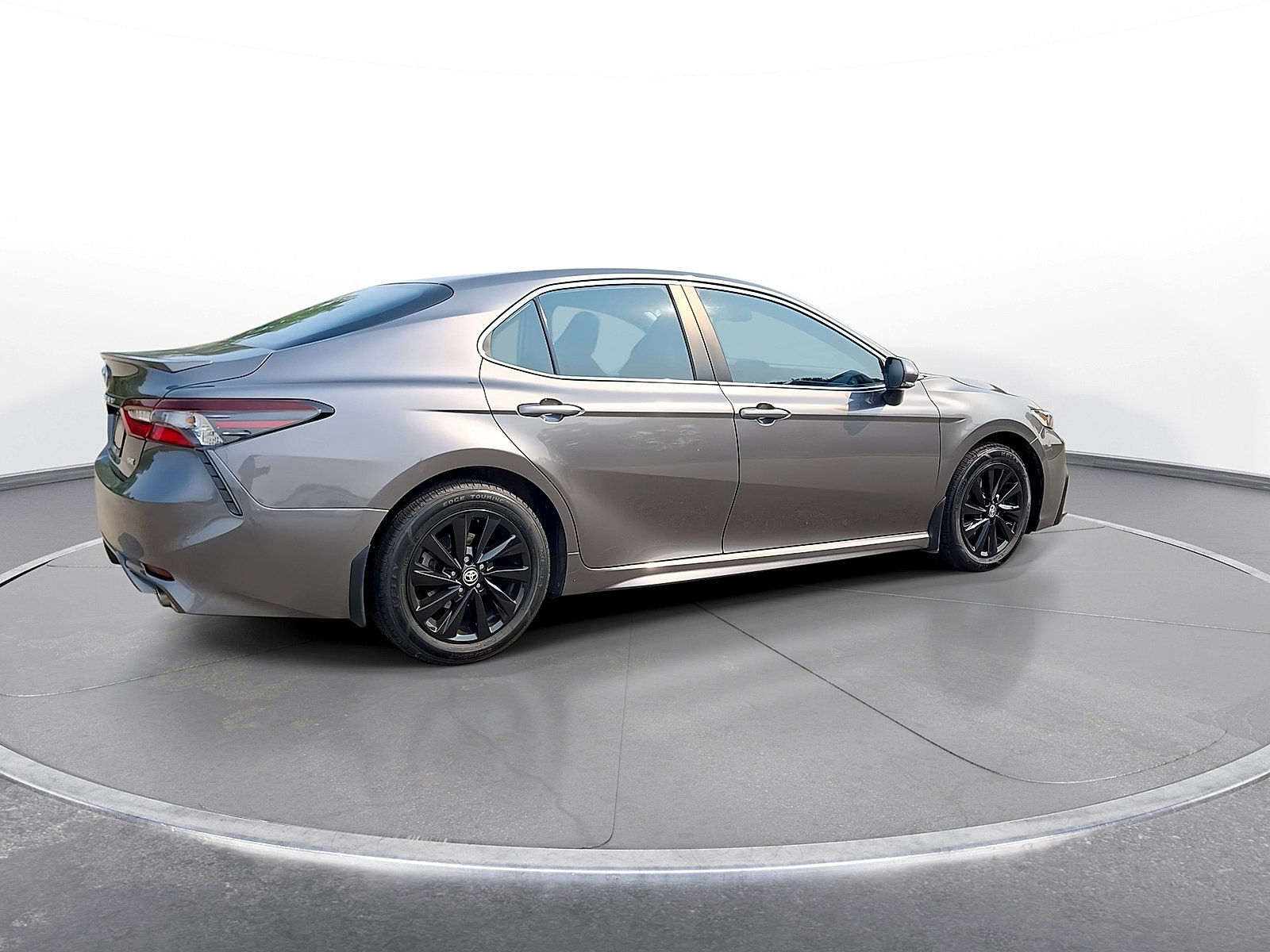 Used 2024 Toyota Camry SE FWD image 8
