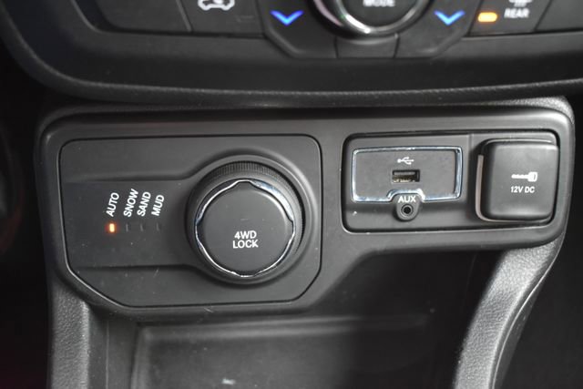 Used 2019 Jeep Renegade Altitude w/ Quick Order Package 2XM AWD/4WD image 29