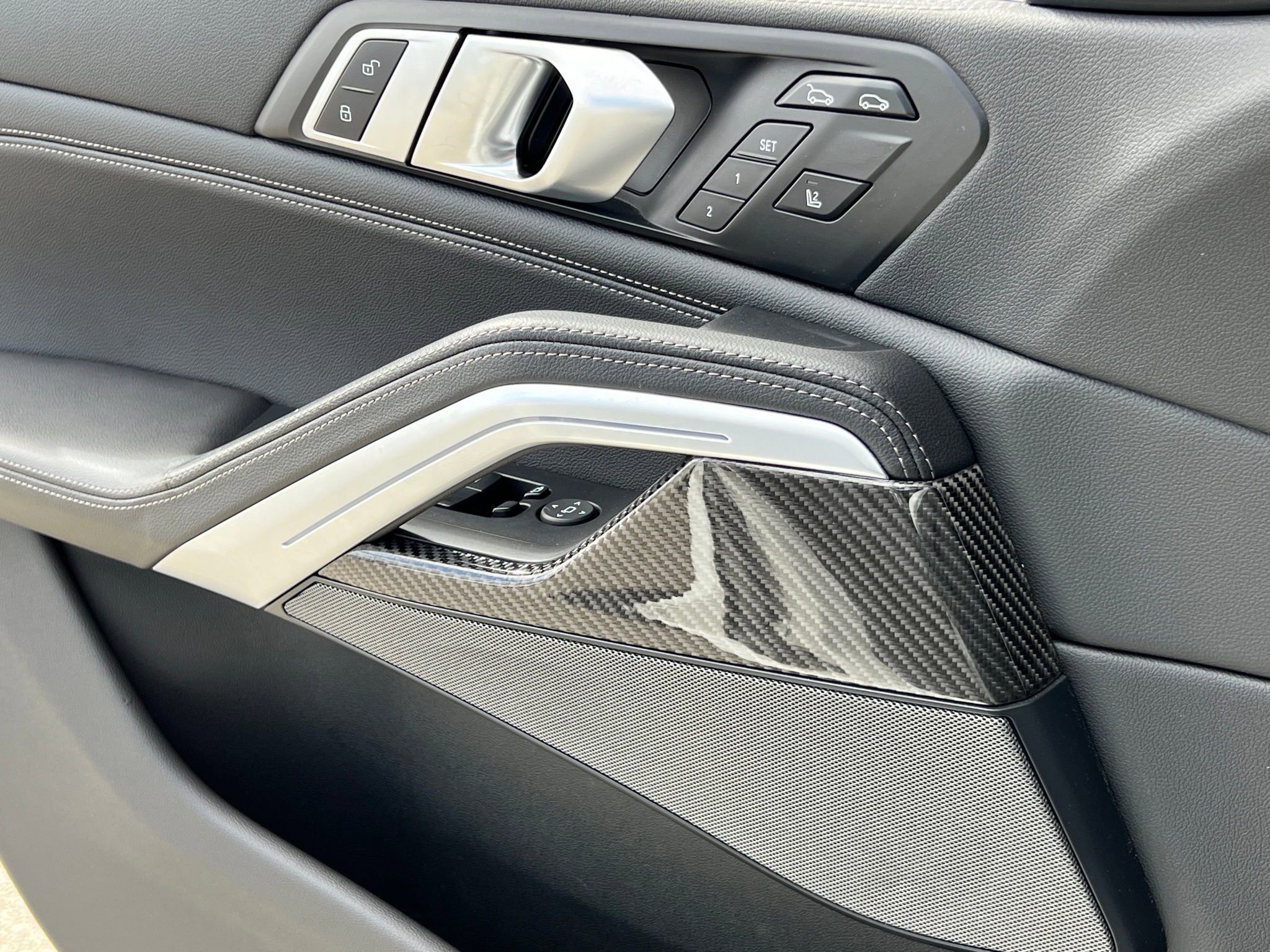 Used 2020 BMW X6 M50i w/ Executive Package image 34