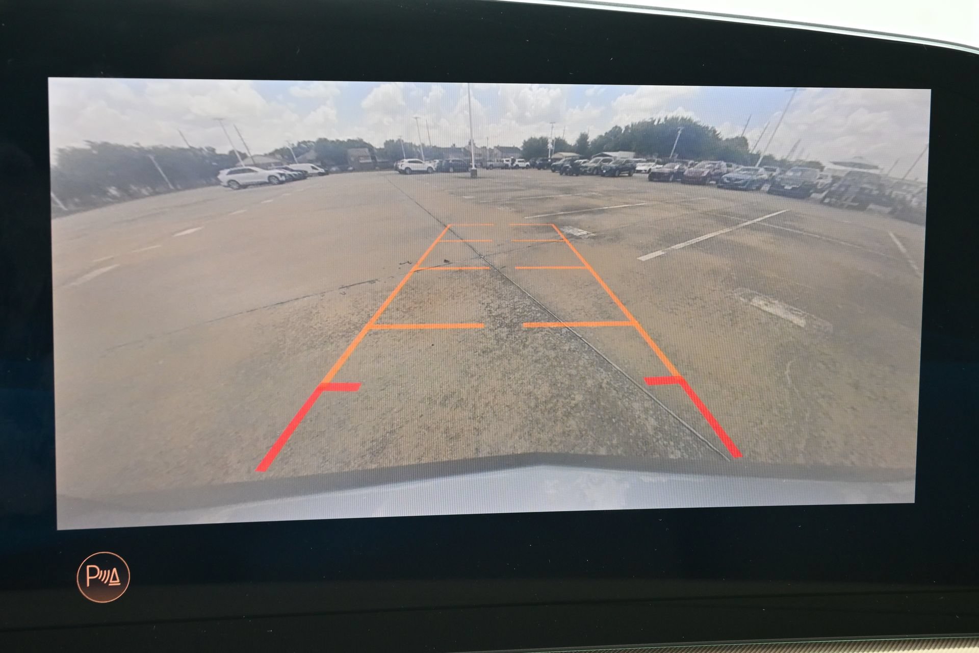 Used 2024 Cadillac XT4 Luxury w/ Cold Weather Package FWD image 14