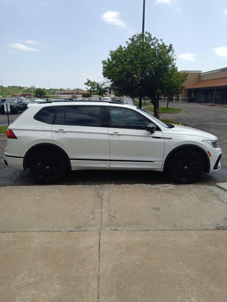 Used 2022 Volkswagen Tiguan SE R-Line FWD image 6