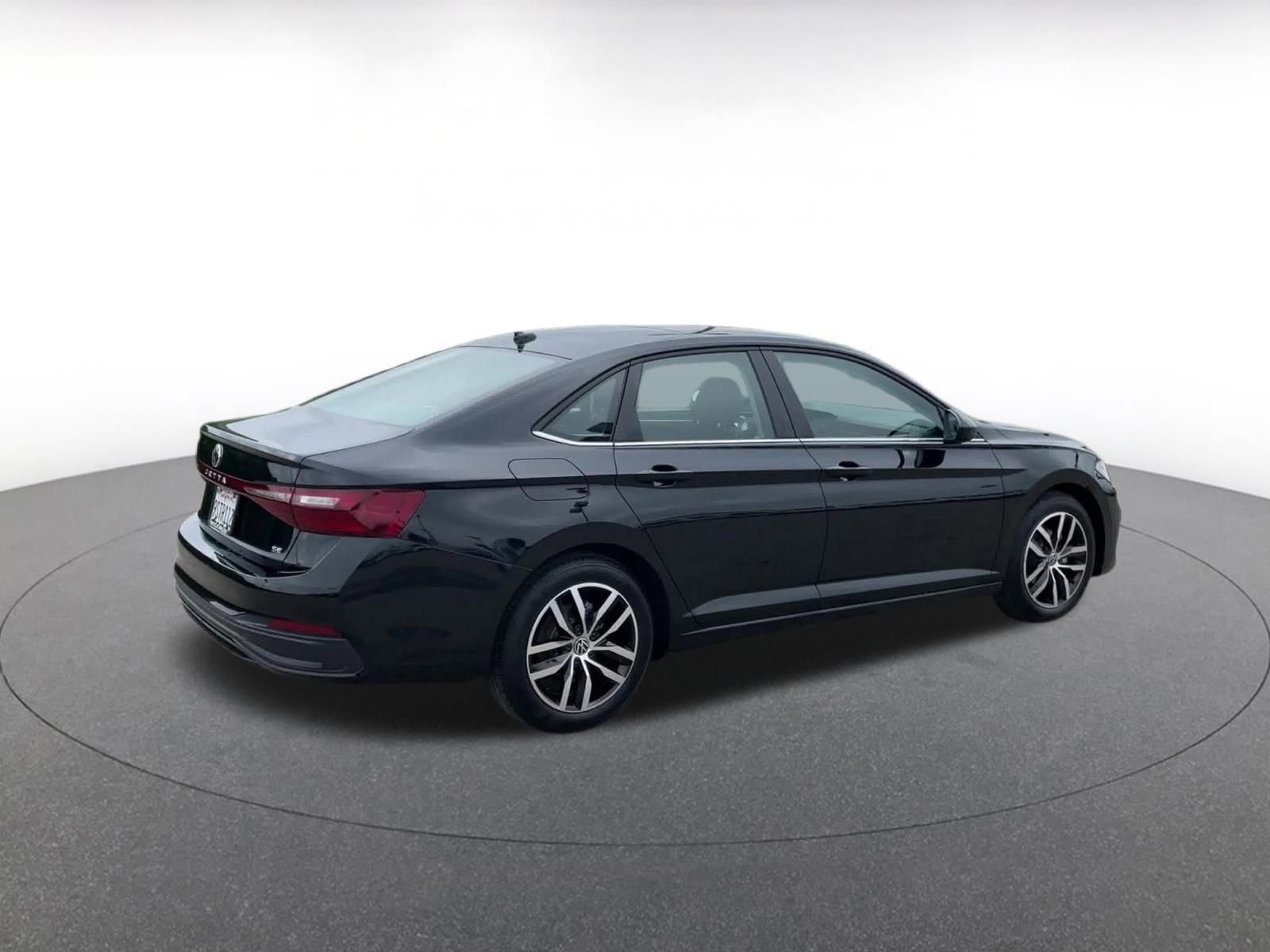 Used 2025 Volkswagen Jetta SE image 15