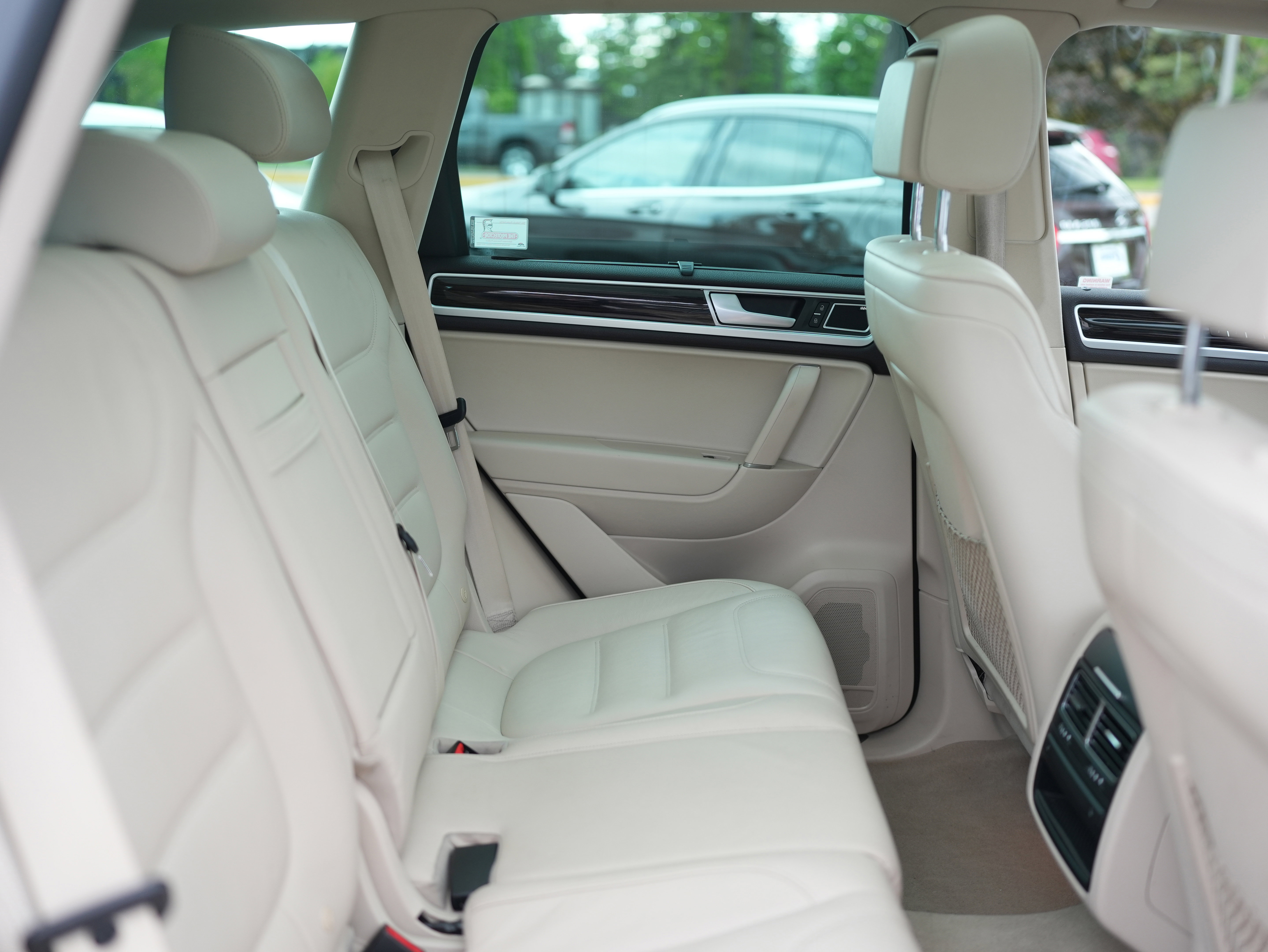 Used 2015 Volkswagen Touareg Executive AWD/4WD image 22
