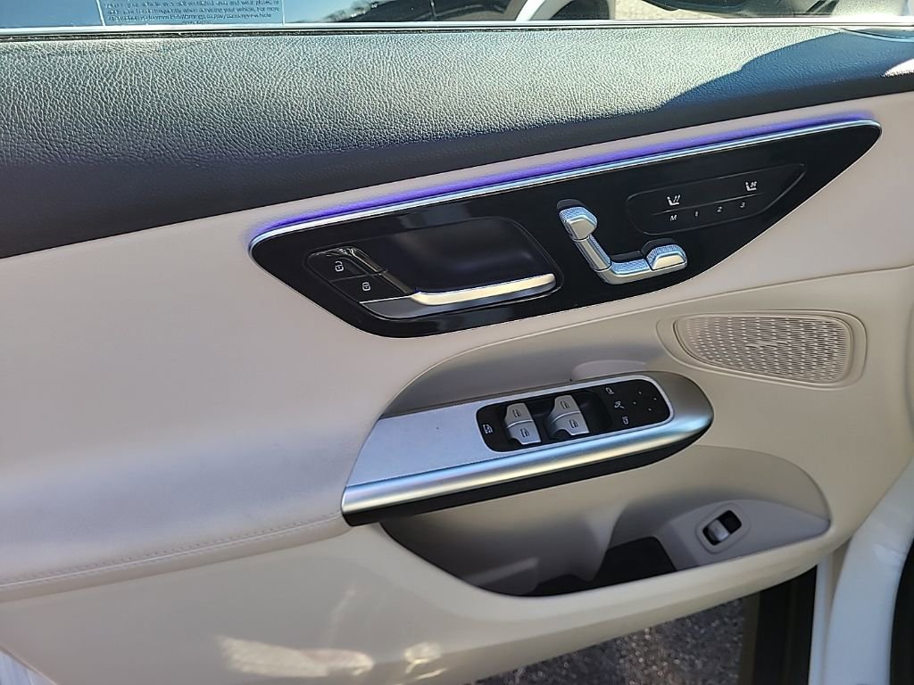 Used 2025 Mercedes-Benz GLC 300 4MATIC image 15