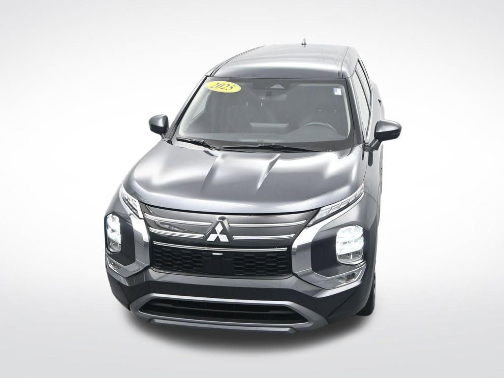 Used 2025 Mitsubishi Outlander SE image 24