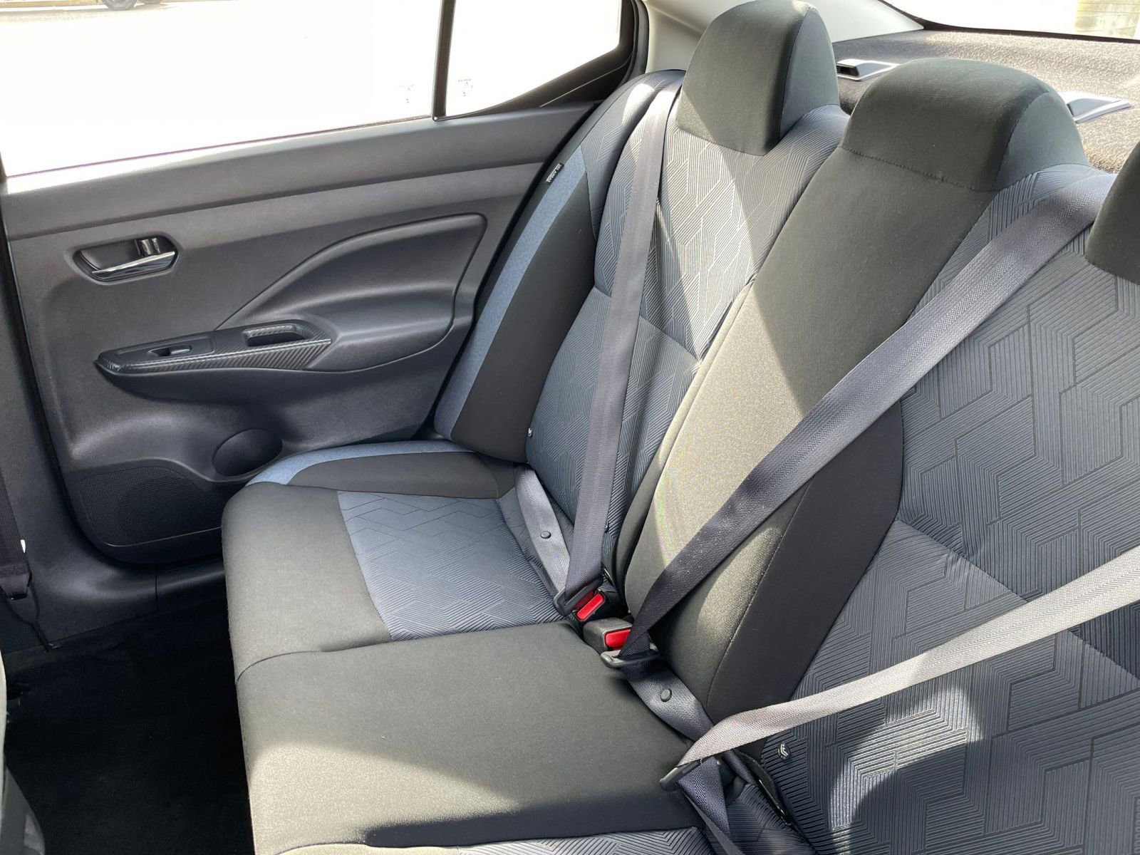 Used 2025 Nissan Versa SV FWD image 39