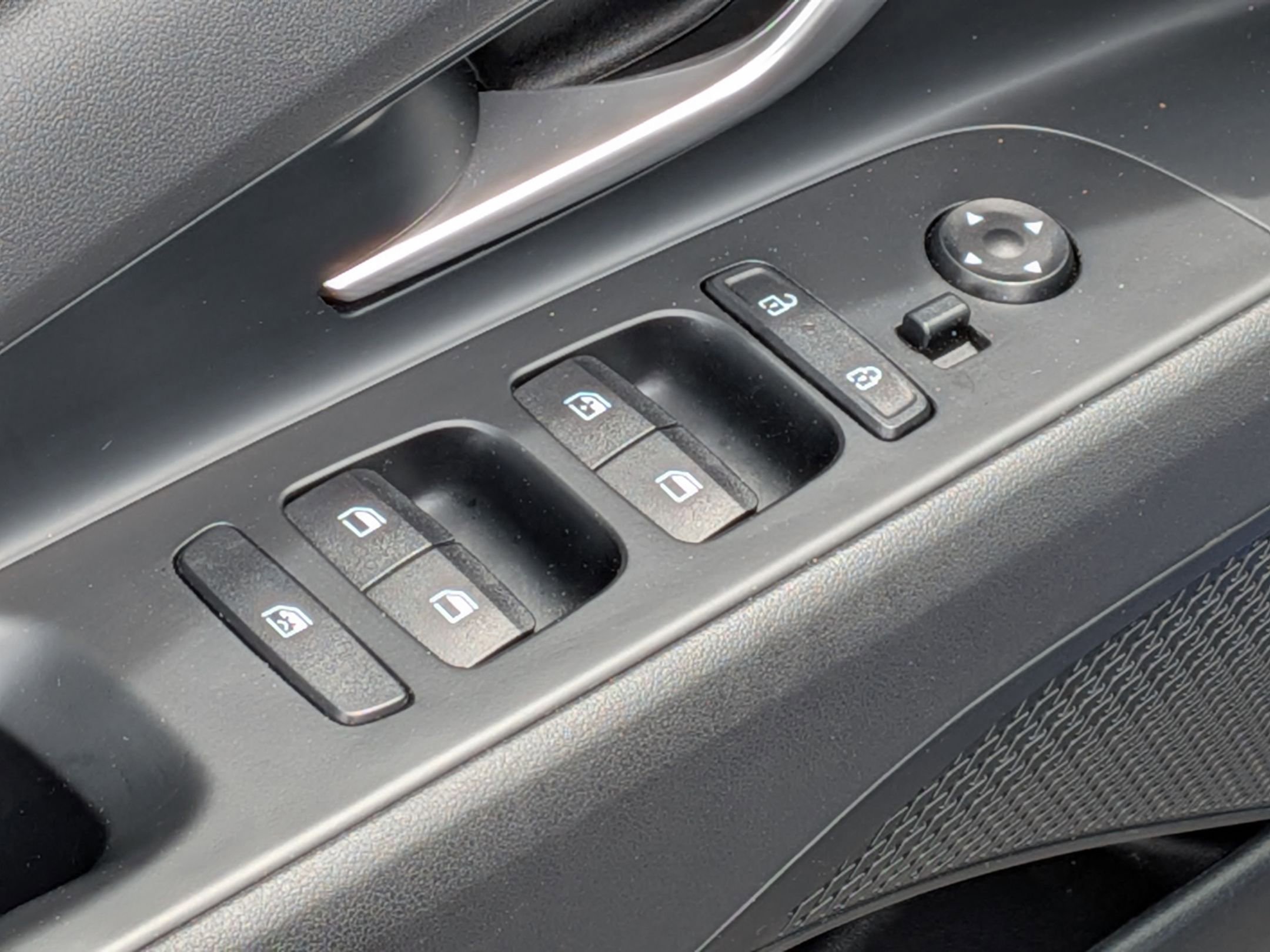 Used 2025 Hyundai Elantra SEL FWD image 13