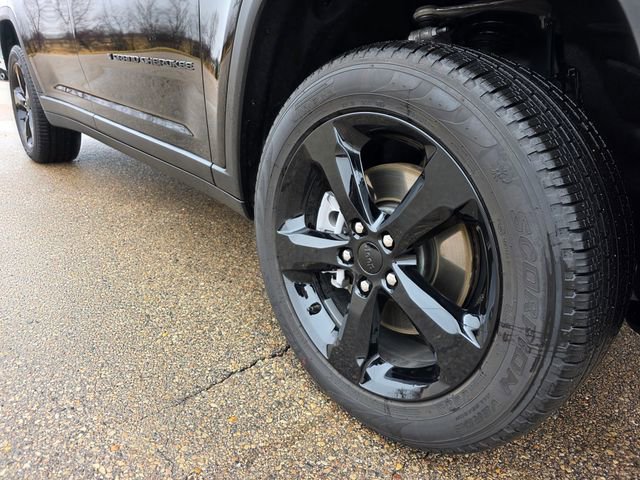 Used 2025 Jeep Grand Cherokee L Limited w/ Black Appearance Package image 41