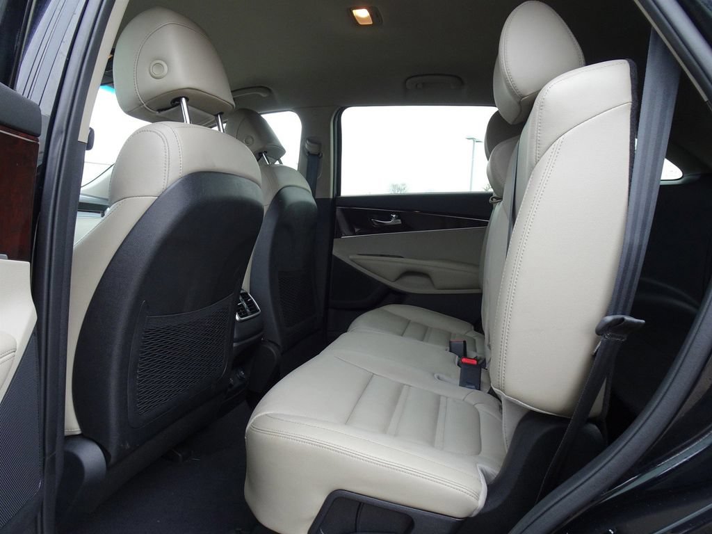 Used 2017 Kia Sorento AWD w/ LX Convenience Package image 15
