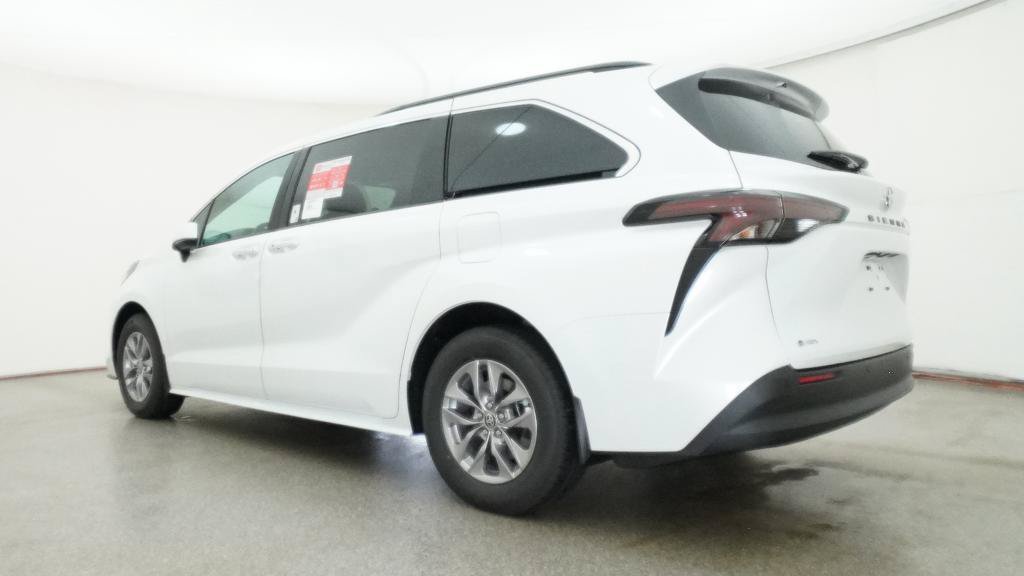 New 2026 Toyota Sienna XLE FWD image 24