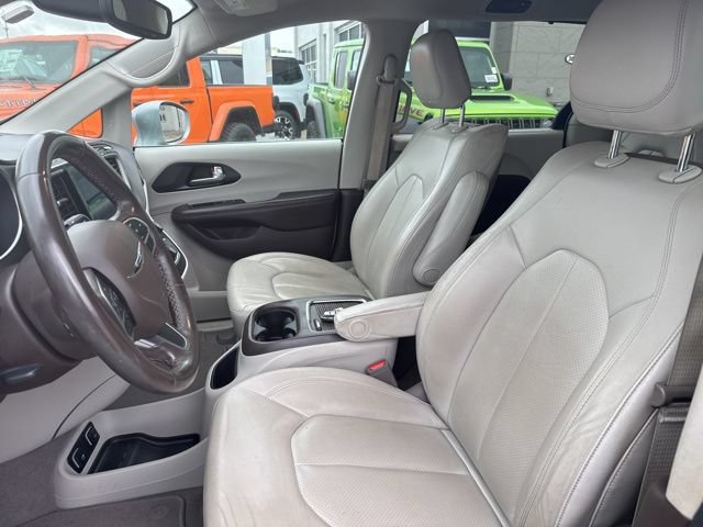Used 2020 Chrysler Pacifica Touring-L Plus FWD image 8
