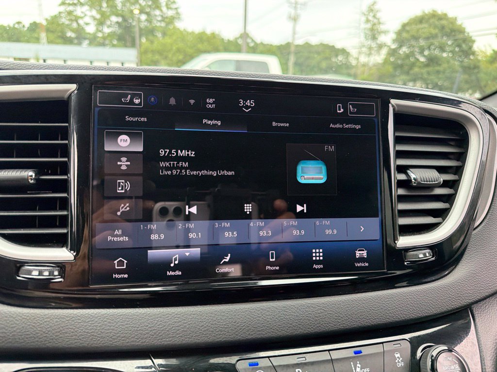 Used 2025 Chrysler Pacifica Select FWD image 10