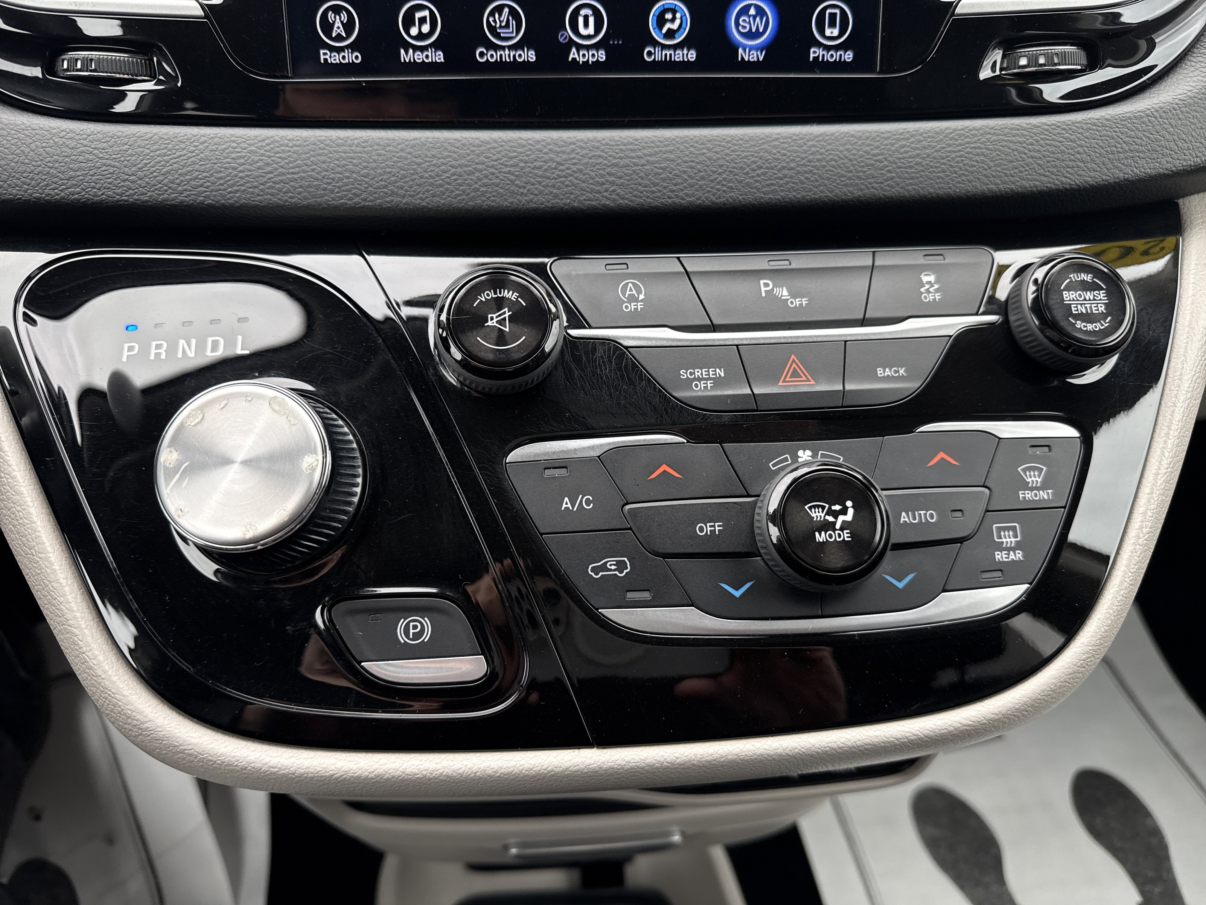 Used 2017 Chrysler Pacifica Touring-L image 30