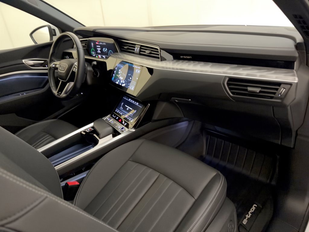 Used 2024 Audi Q8 e-tron Premium Plus AWD/4WD image 31