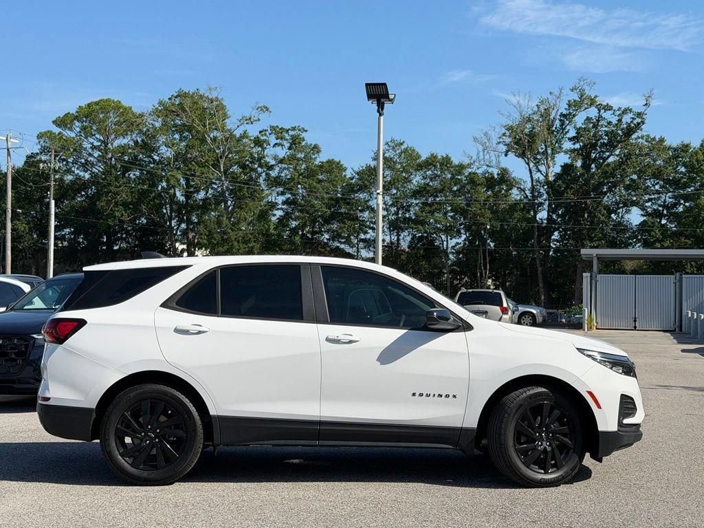 Used 2023 Chevrolet Equinox LS w/ Midnight Edition FWD image 4