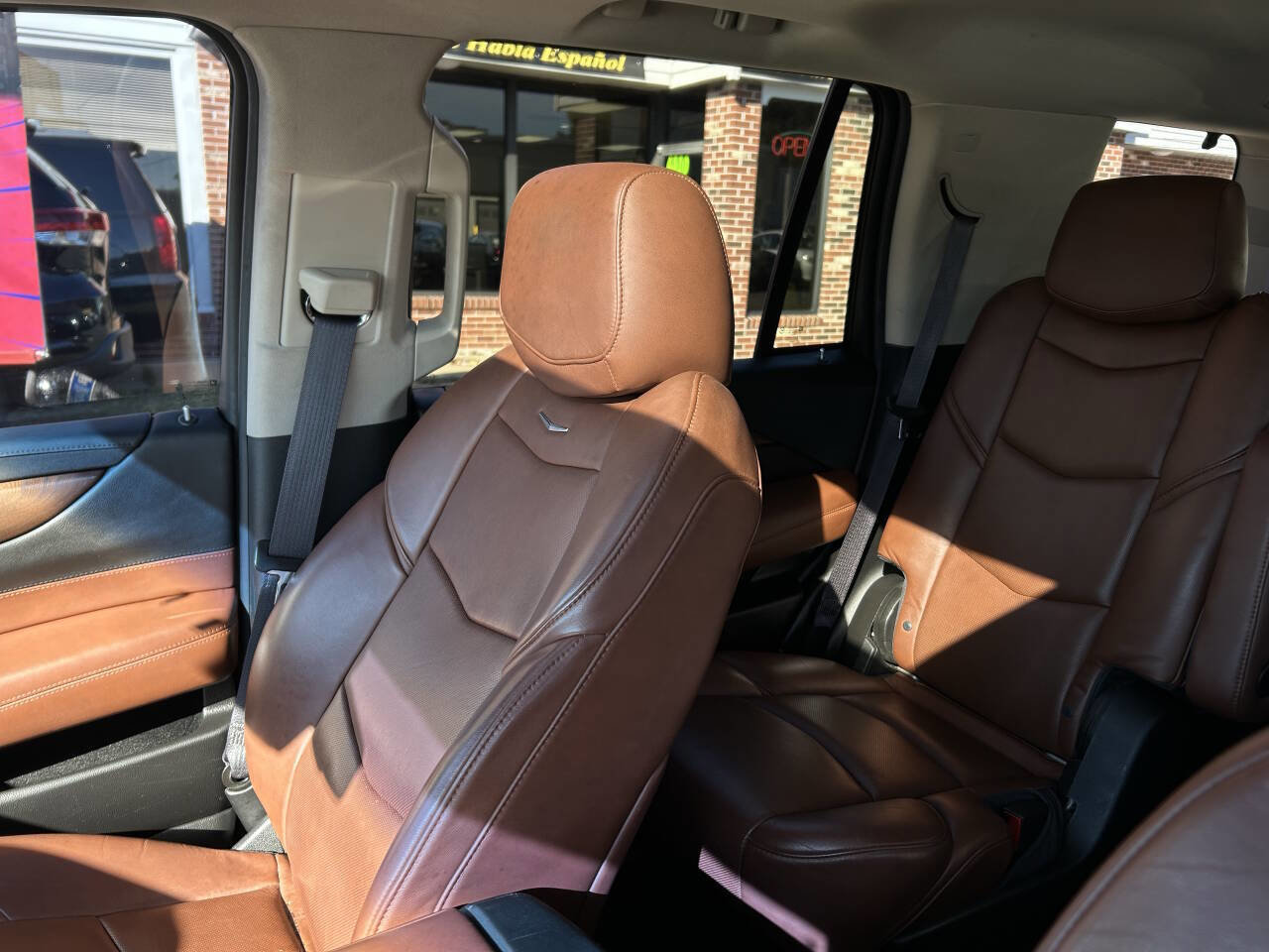 Used 2016 Cadillac Escalade Luxury image 17