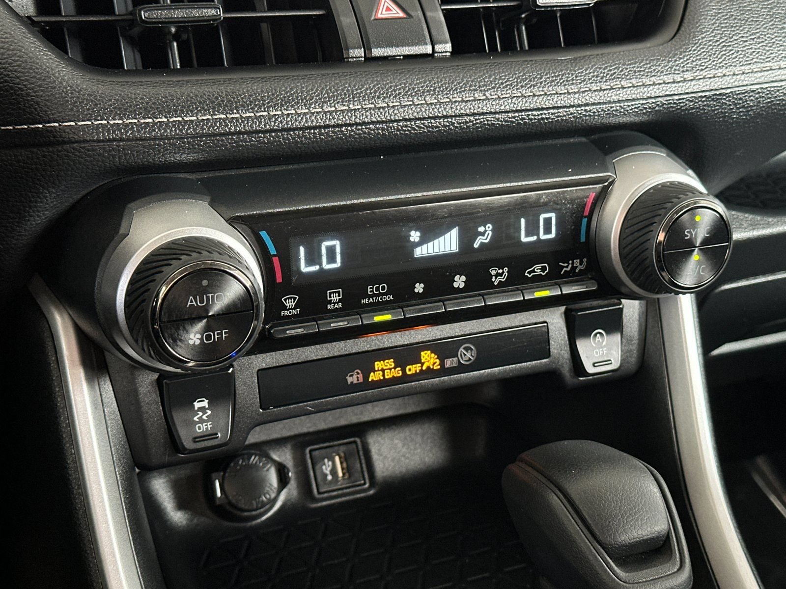 Used 2025 Toyota RAV4 XLE FWD image 18
