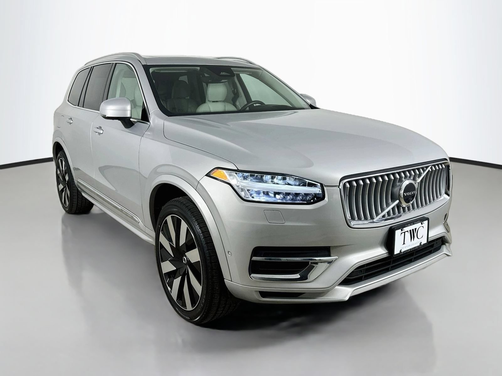 Used 2023 Volvo XC90 T8 Ultimate w/ Protection Package Premier AWD/4WD image 3