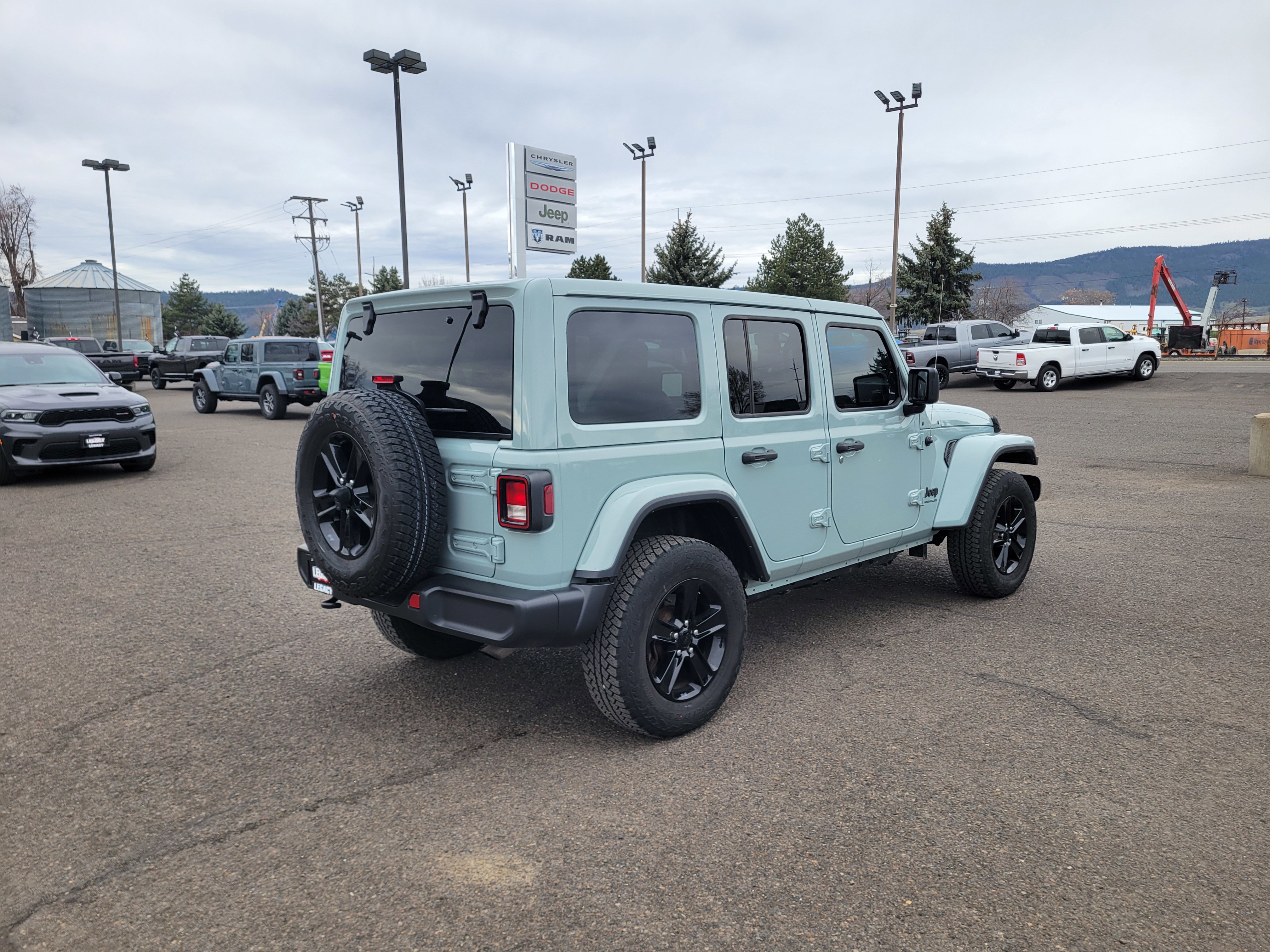 Used 2023 Jeep Wrangler Unlimited Sahara image 3
