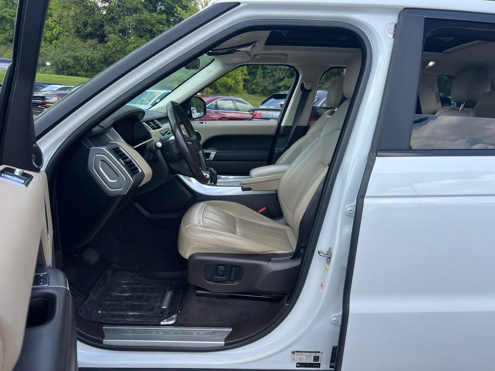 Used 2018 Land Rover Range Rover Sport HSE AWD/4WD image 29