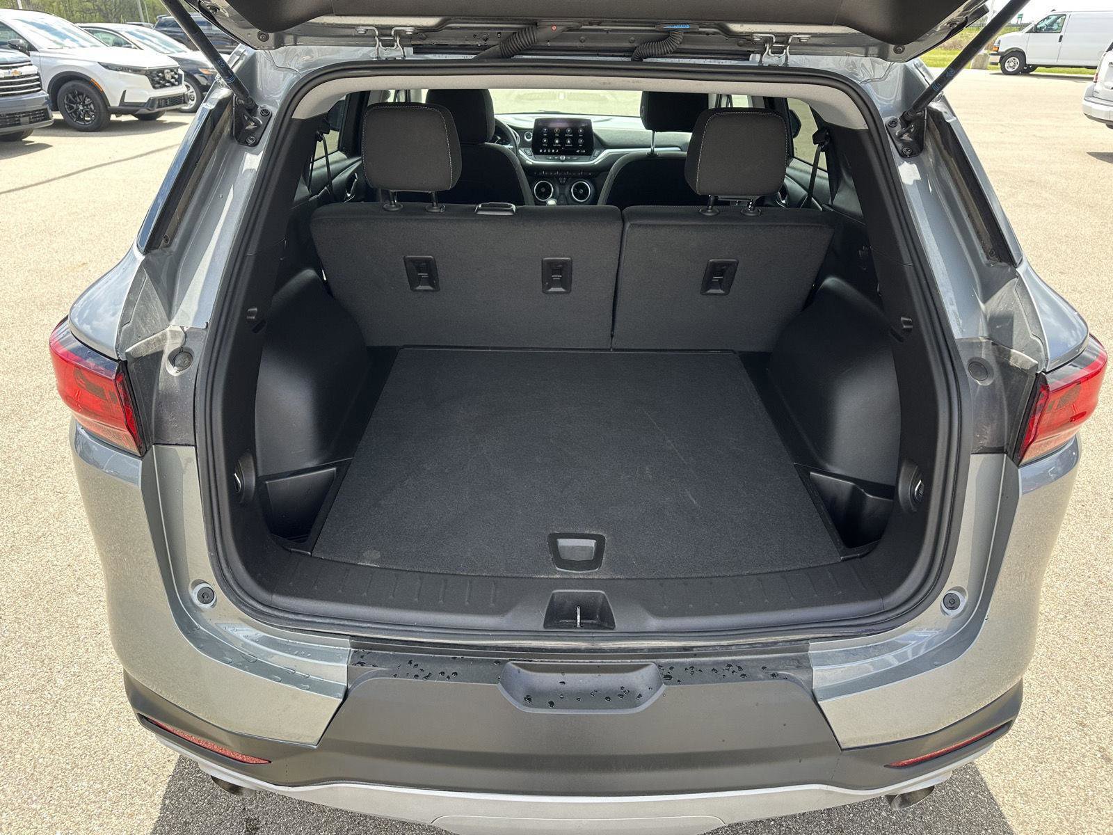 Used 2025 Chevrolet Blazer LT AWD/4WD image 6