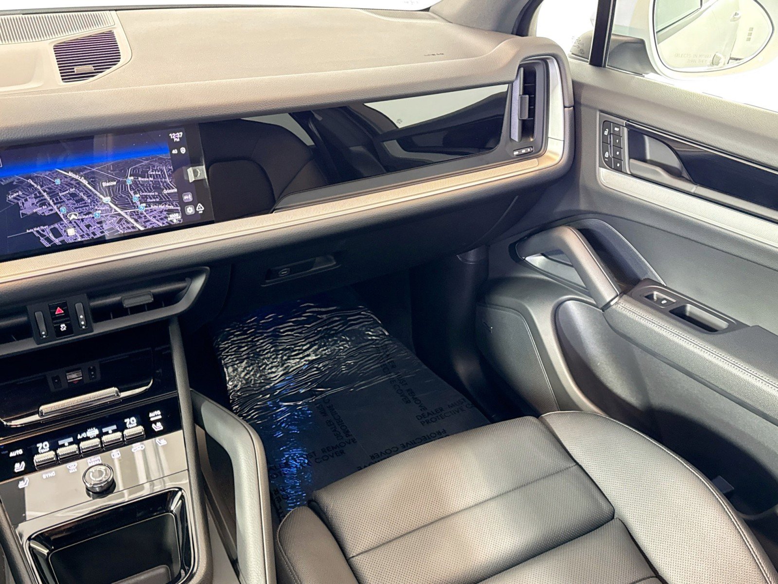 Used 2025 Porsche Cayenne image 21