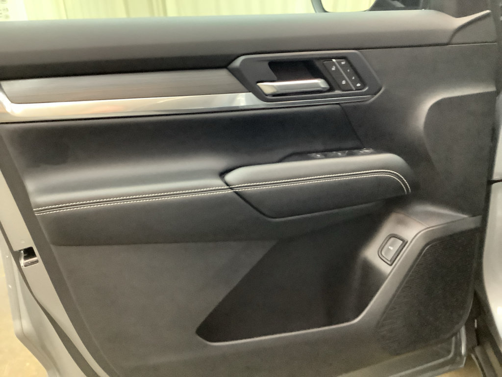 New 2027 GMC Terrain Elevation w/ Elevation Premium Package AWD/4WD image 11