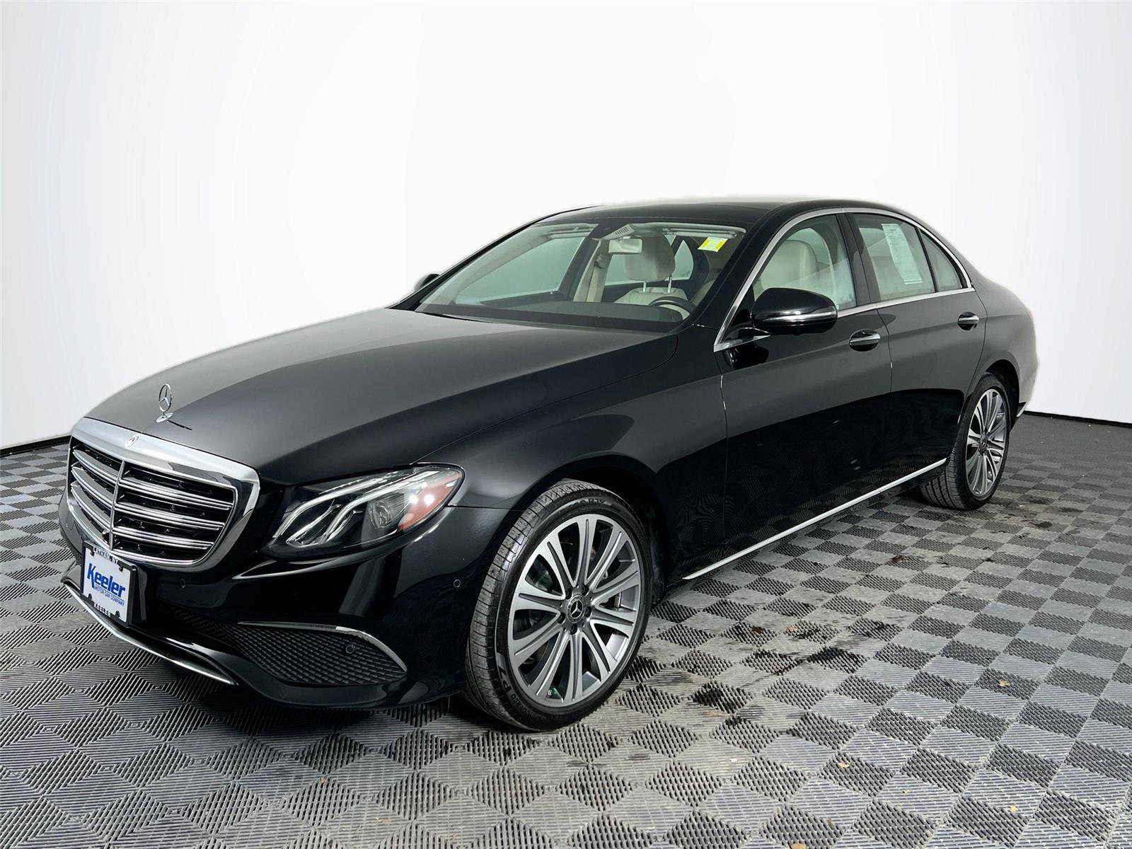Certified 2019 Mercedes-Benz E 300 4MATIC image 2