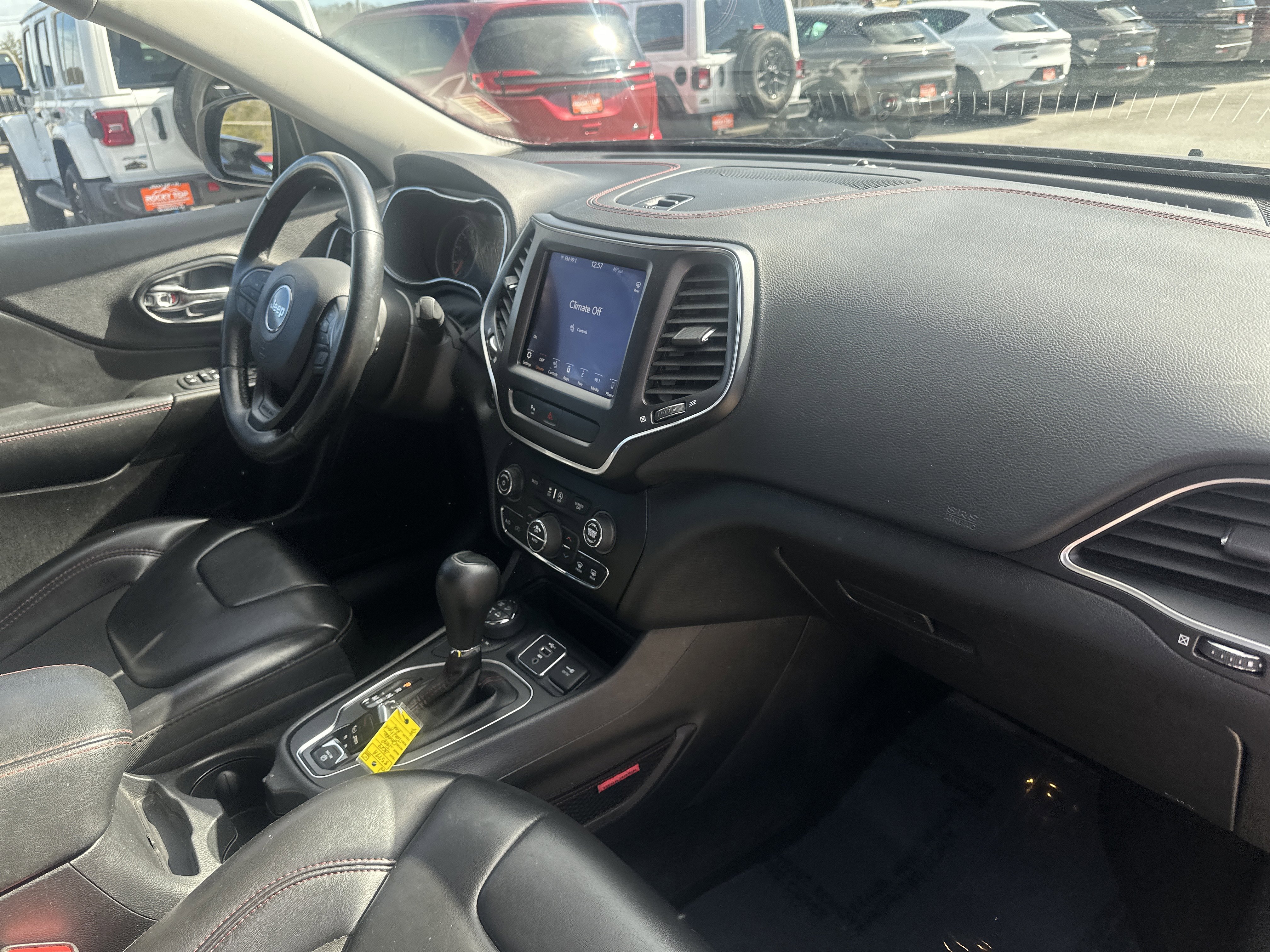 Used 2019 Jeep Cherokee Trailhawk w/ Comfort/Convenience Group image 29