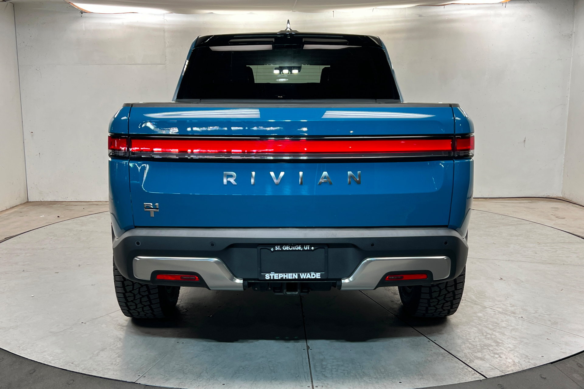 Used 2023 Rivian R1T Adventure Dual AWD/4WD image 4