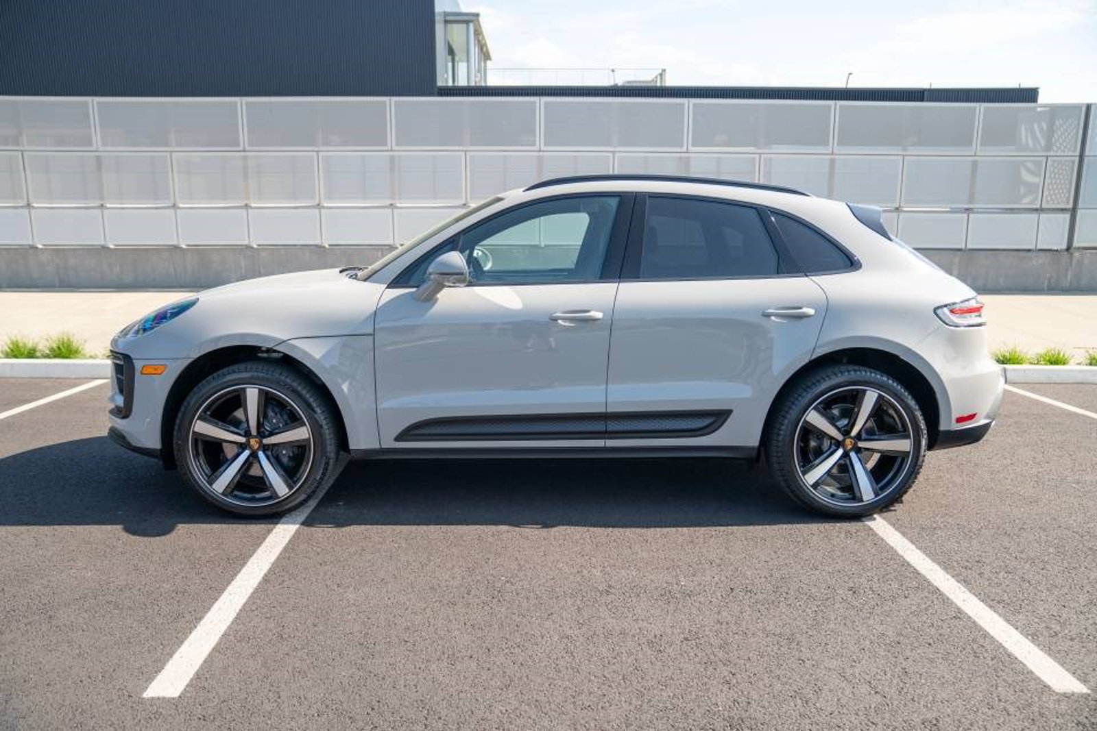 New 2026 Porsche Macan AWD/4WD video 2