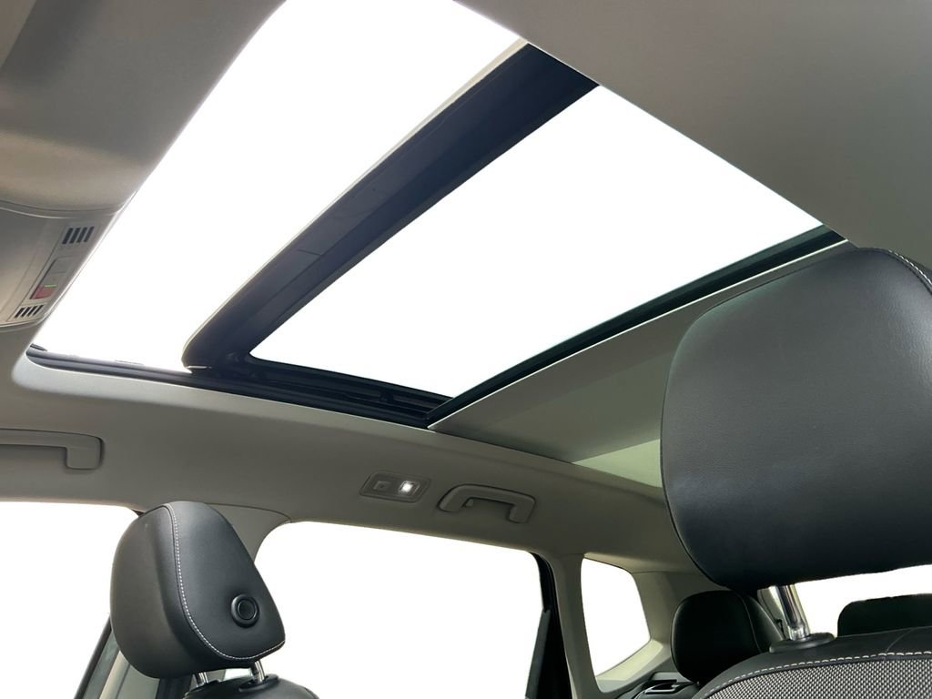 Used 2023 Volkswagen Taos SE w/ Panoramic Sunroof Package image 16