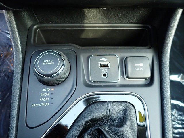 Certified 2022 Jeep Cherokee Limited w/ Mopar Interior Package image 24