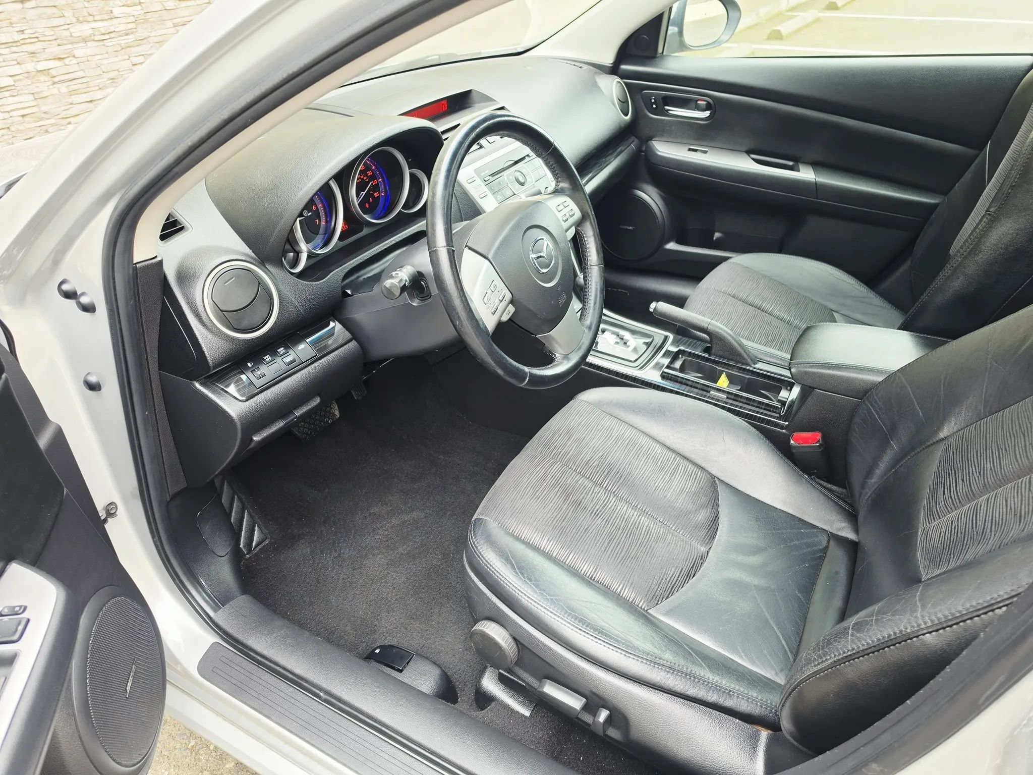 Used 2009 MAZDA MAZDA6 i Touring w/ Moonroof & Bose Pkg FWD image 9