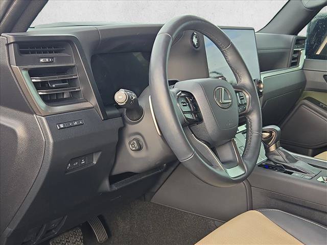 Used 2024 Lexus GX 550 AWD/4WD image 10