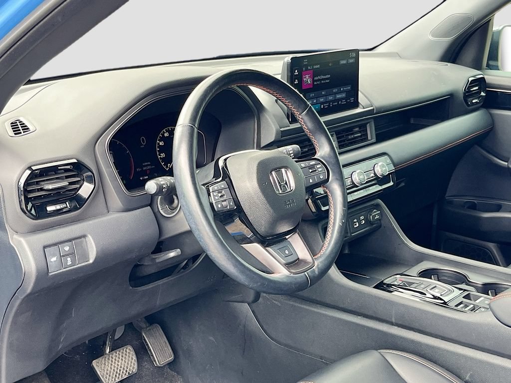 Used 2025 Honda Pilot TrailSport image 9