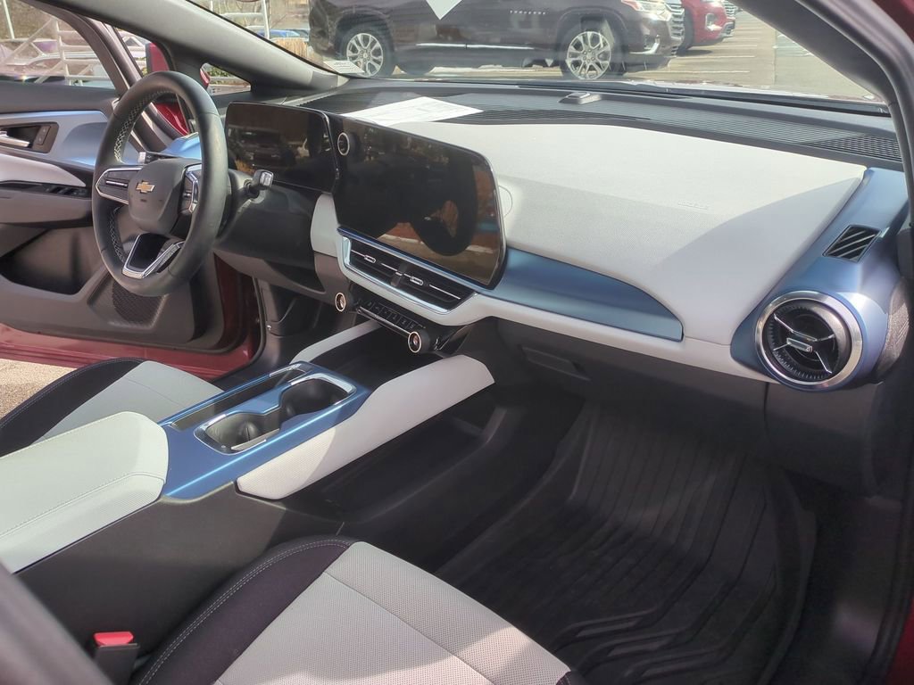 Used 2025 Chevrolet Equinox EV LT image 31