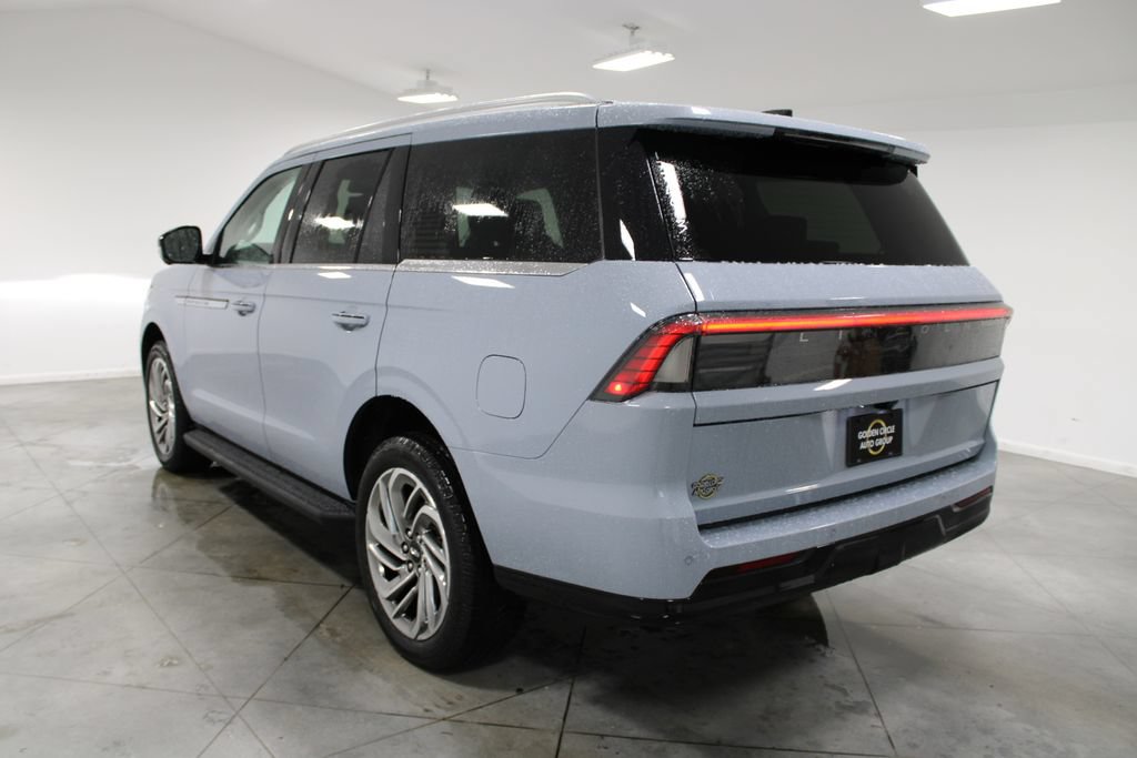 New 2027 Lincoln Navigator Premiere RWD image 6