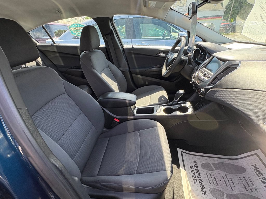 Used 2019 Chevrolet Cruze LT w/ Convenience Package FWD image 16