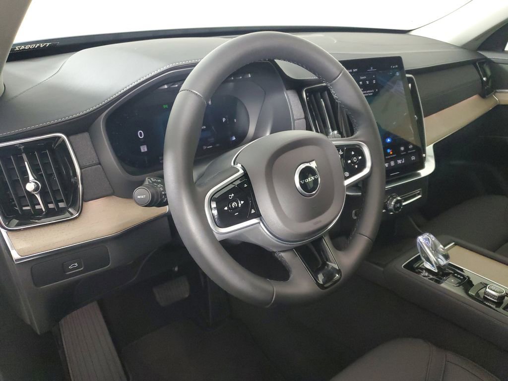 Certified 2025 Volvo XC90 B6 Core w/ Climate Package image 28