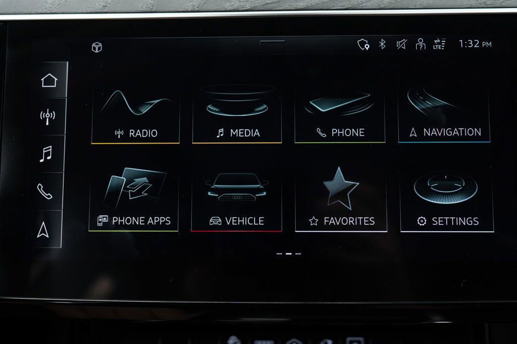 Used 2021 Audi e-tron Premium Plus w/ Premium Plus Package image 30