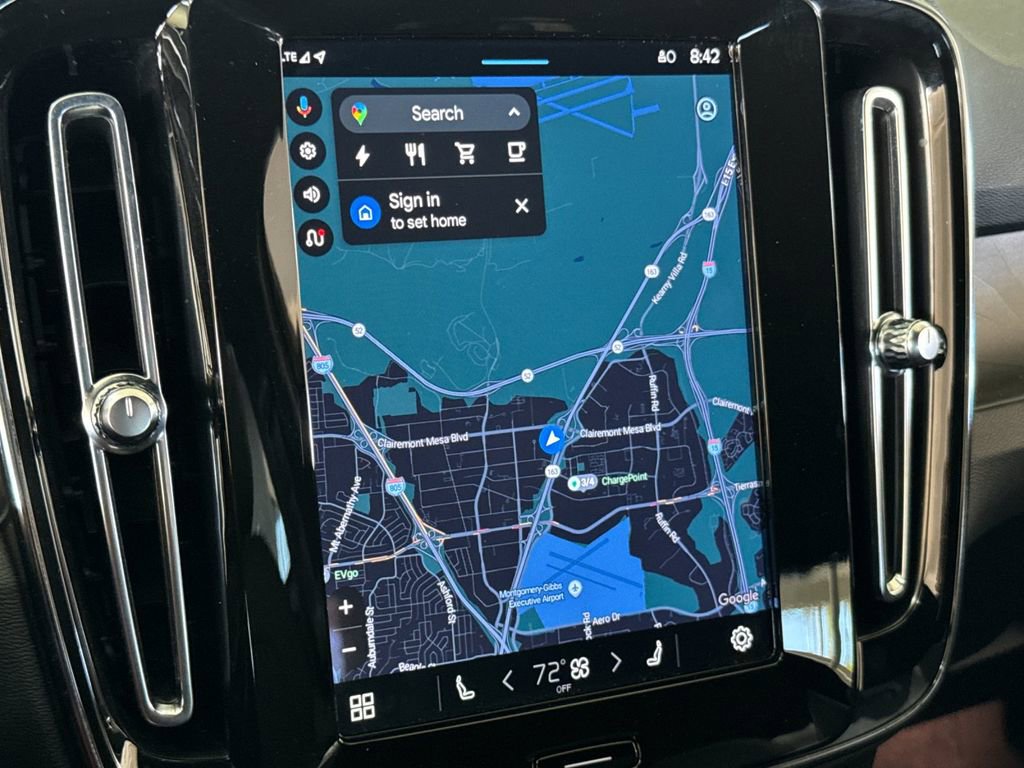 Certified 2023 Volvo XC40 Recharge Core image 18