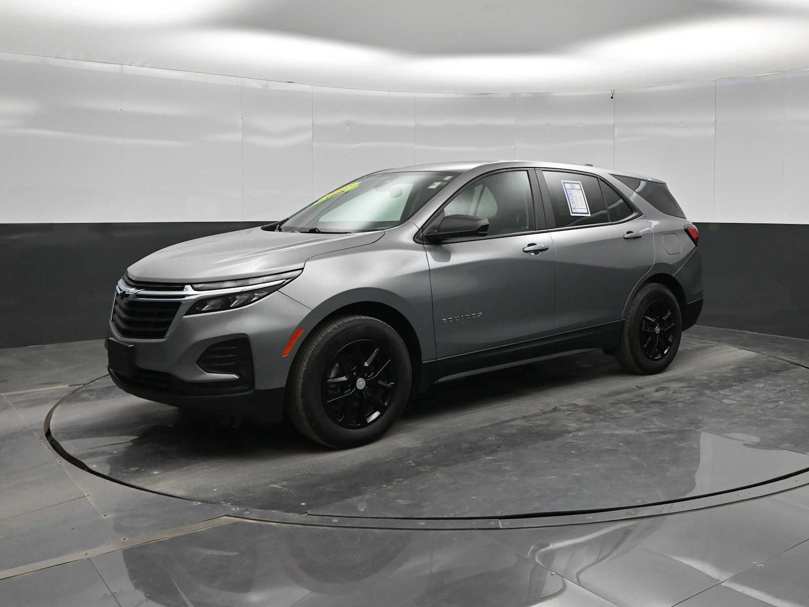 Used 2023 Chevrolet Equinox LS w/ LS Convenience Package FWD image 4
