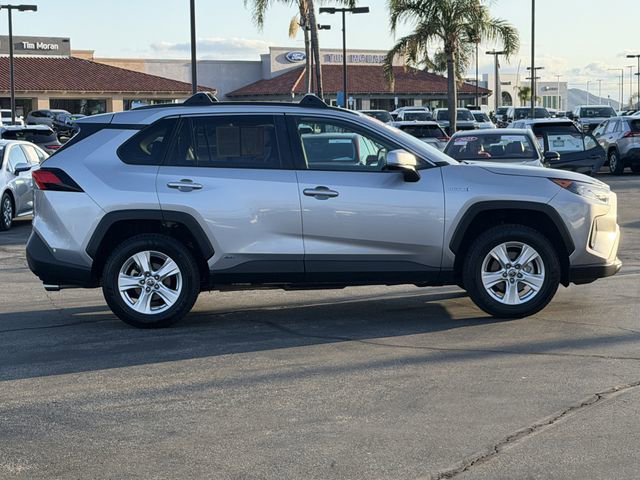 Used 2021 Toyota RAV4 LE AWD/4WD image 4