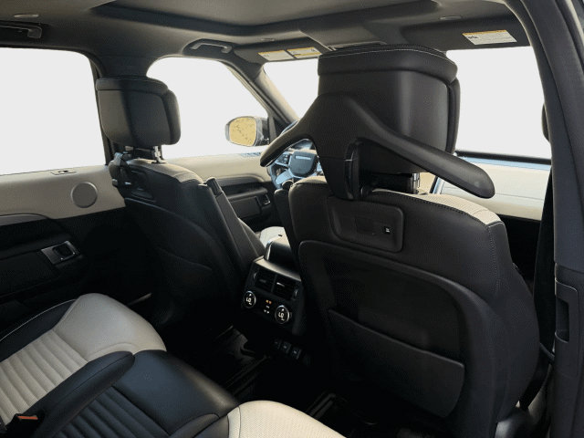 Used 2024 Land Rover Discovery Dynamic SE AWD/4WD image 27