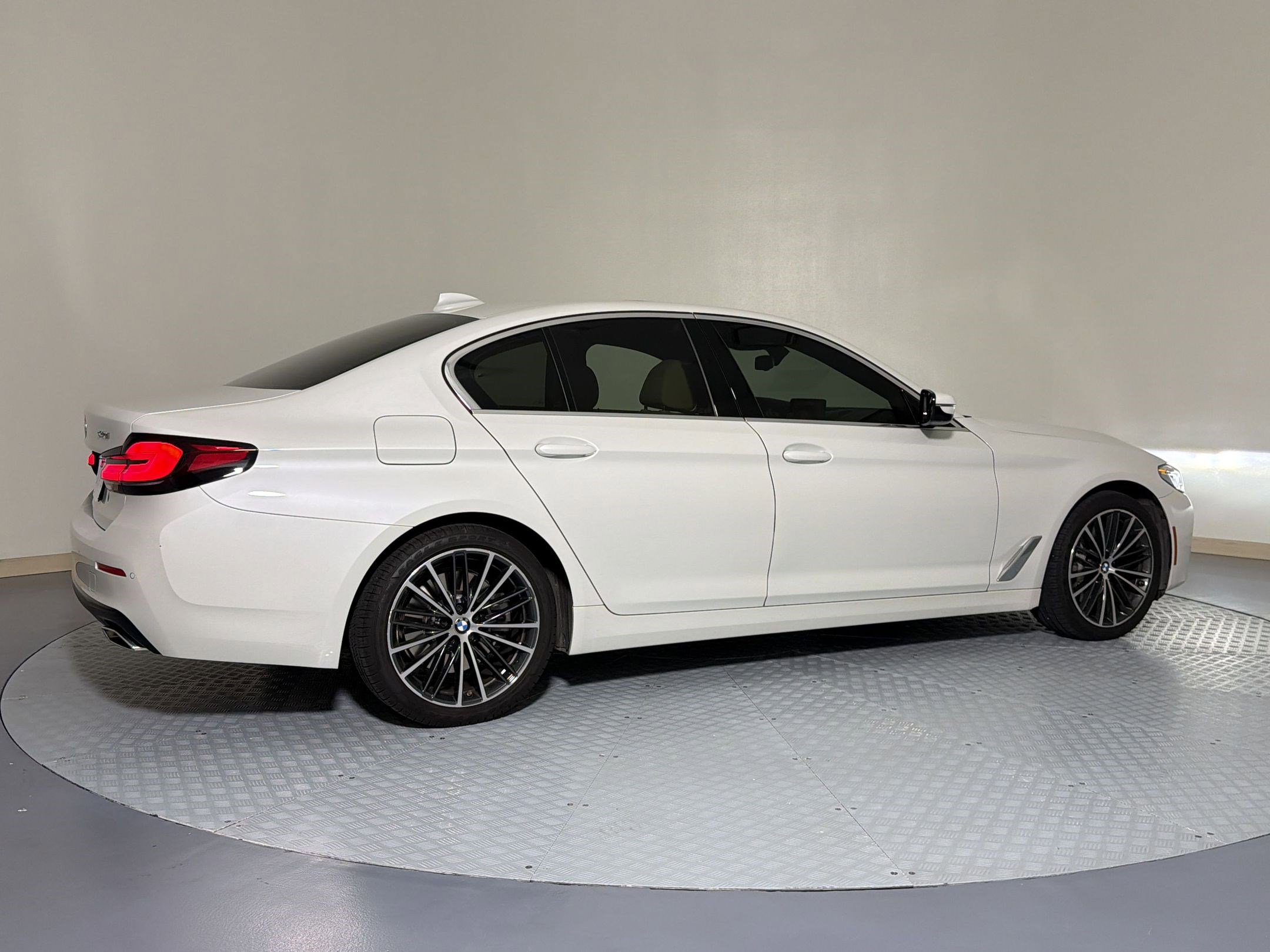 Certified 2023 BMW 540i xDrive w/ Convenience Package AWD/4WD image 7