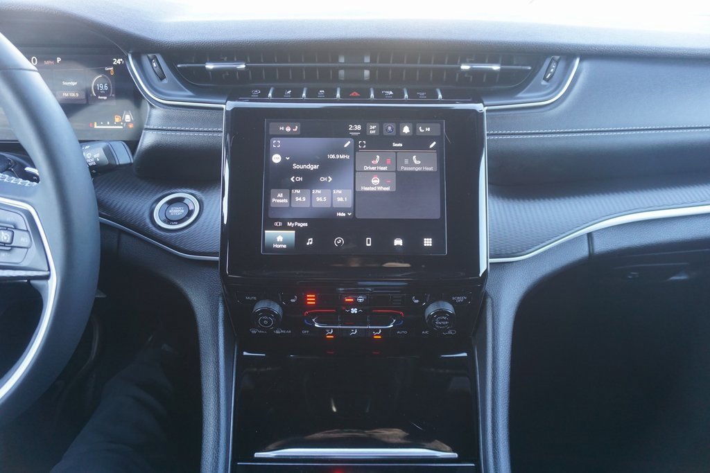 Used 2024 Jeep Grand Cherokee Altitude image 13