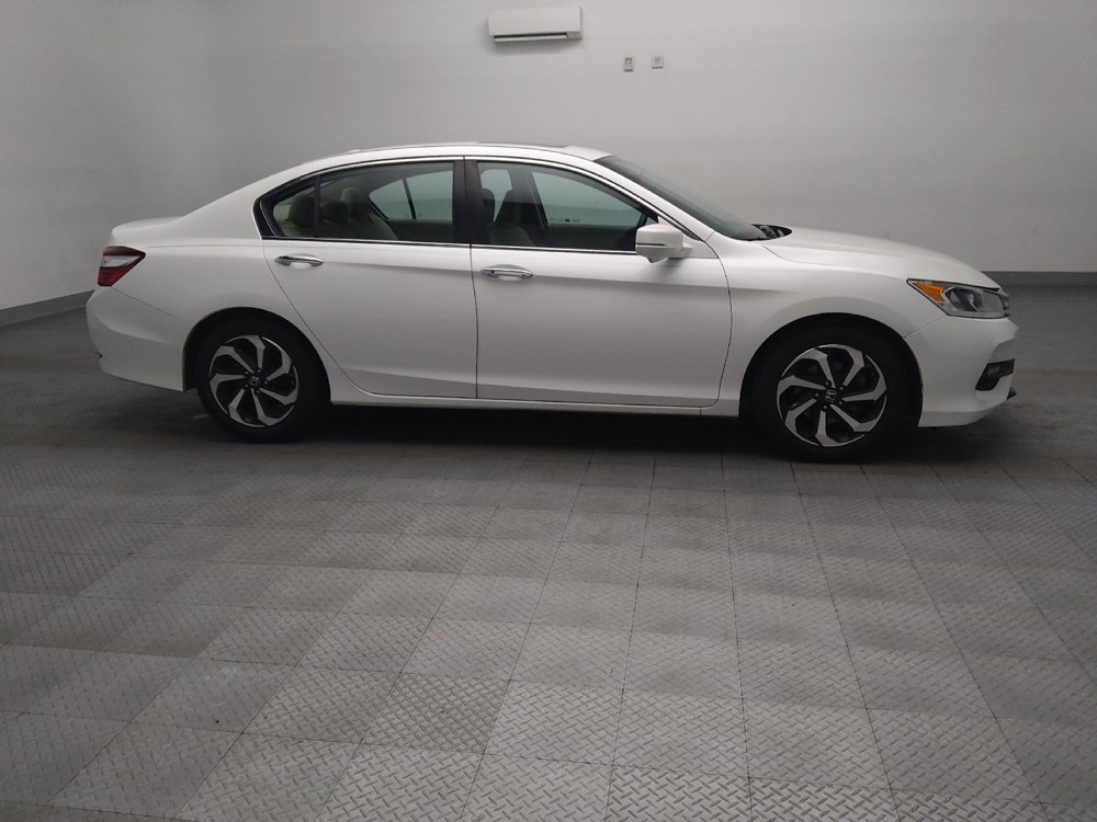 Used 2017 Honda Accord EX image 11